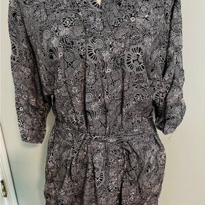 SUDARA Chic Black and White Patterned Robe-NEW